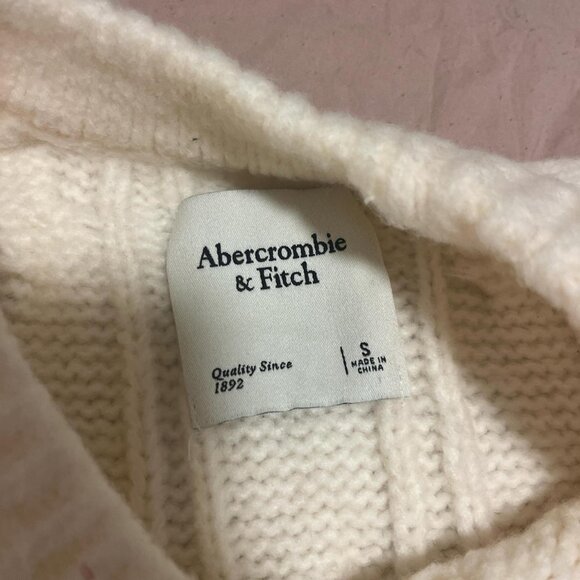 Abercrombie & Fitch Sweater size Small - Picture 2 of 4